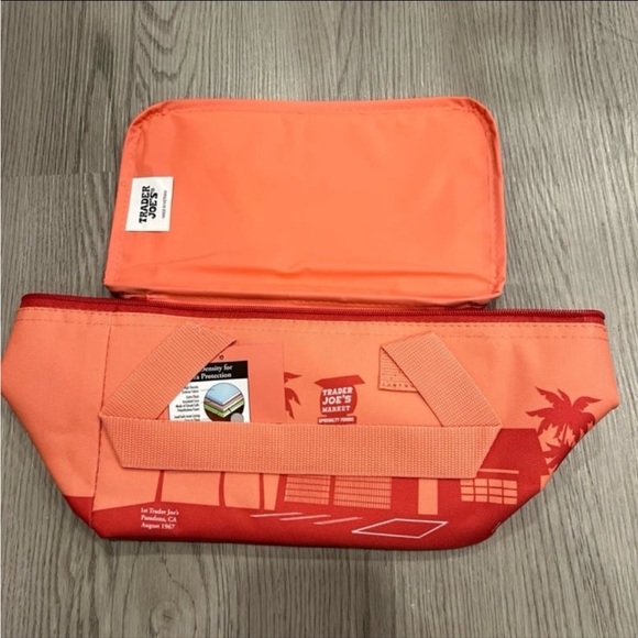 BNWT Trader Joe’s mini insulated bag/cooler - Picture 4 of 5